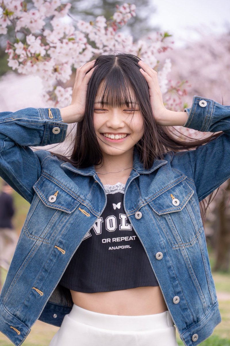 canon_824's tweet photo. こんきゃの🍙❤️‍🔥
桜🌸と綺麗に、撮っていただきました💖
姉妹で初めて撮るから緊張した😳⭐️
 #きゃのん🍙❤️‍🔥  #フォローお願いします  #モデル志望  #一眼レフ  #SONY  #姉妹  #桜  #春コーデ https://t.co/yF5FdWtdky