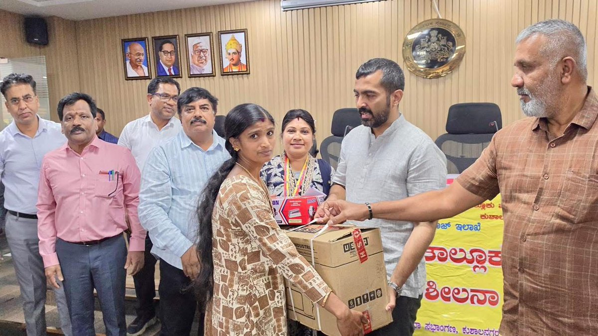 GowdaMantar's tweet image. ಕುಶಾಲನಗರ ತಾಲ್ಲೂಕು ಕೆಡಿಪಿ ಪ್ರಗತಿ ಪರಿಶೀಲನಾ ಸಭೆ ನಡೆಸಿ ಅಧಿಕಾರಿಗಳಿಂದ ಮಾಹಿತಿ ಪಡೆಯಲಾಯಿತು.

@KarnatakaVarthe 

#kushalnagar #KDP #madikeri