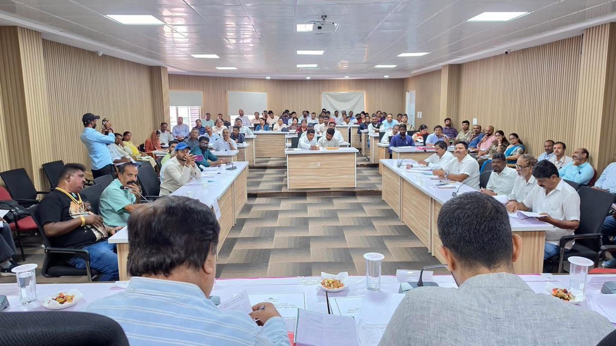 GowdaMantar's tweet image. ಕುಶಾಲನಗರ ತಾಲ್ಲೂಕು ಕೆಡಿಪಿ ಪ್ರಗತಿ ಪರಿಶೀಲನಾ ಸಭೆ ನಡೆಸಿ ಅಧಿಕಾರಿಗಳಿಂದ ಮಾಹಿತಿ ಪಡೆಯಲಾಯಿತು.

@KarnatakaVarthe 

#kushalnagar #KDP #madikeri