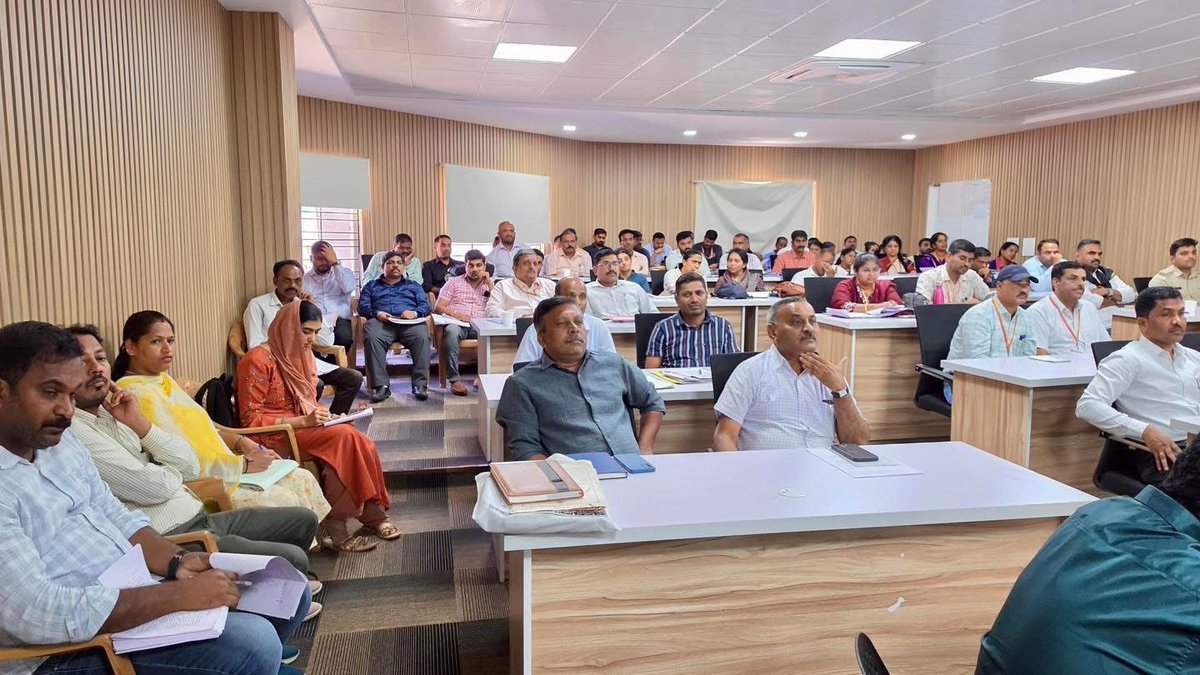 GowdaMantar's tweet image. ಕುಶಾಲನಗರ ತಾಲ್ಲೂಕು ಕೆಡಿಪಿ ಪ್ರಗತಿ ಪರಿಶೀಲನಾ ಸಭೆ ನಡೆಸಿ ಅಧಿಕಾರಿಗಳಿಂದ ಮಾಹಿತಿ ಪಡೆಯಲಾಯಿತು.

@KarnatakaVarthe 

#kushalnagar #KDP #madikeri