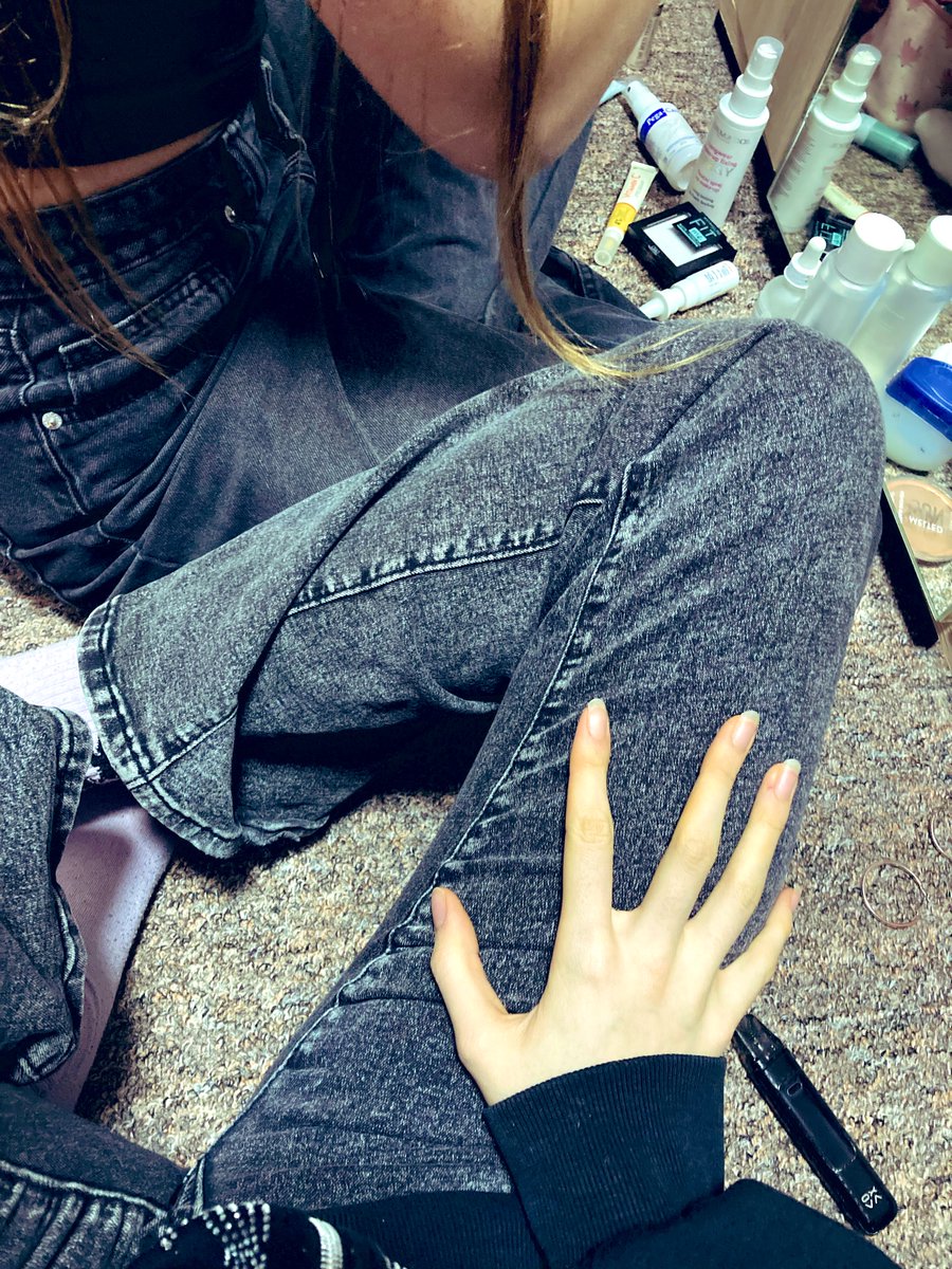 anneartixs's tweet image. my thighs only look thin when they're flexed😔💔 #edtwt #bodycheck