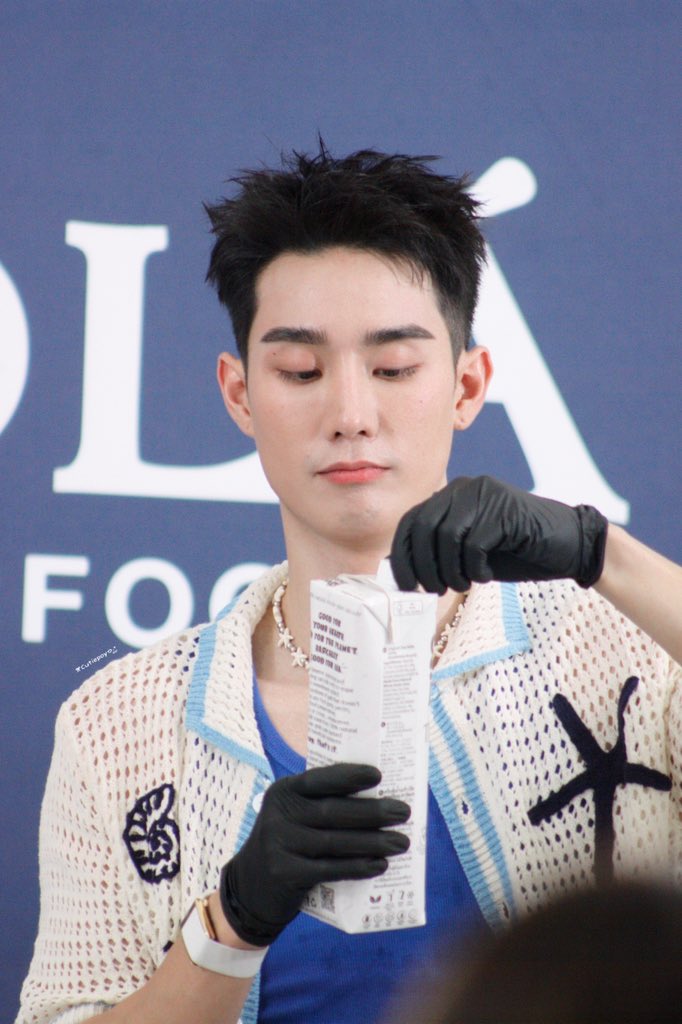 cutiepoy_'s tweet image. บาร์เทนเดอร์ฟอสส — 🦊🍹✨

FORCE WITH NOLA 
#NOLAxFORCE