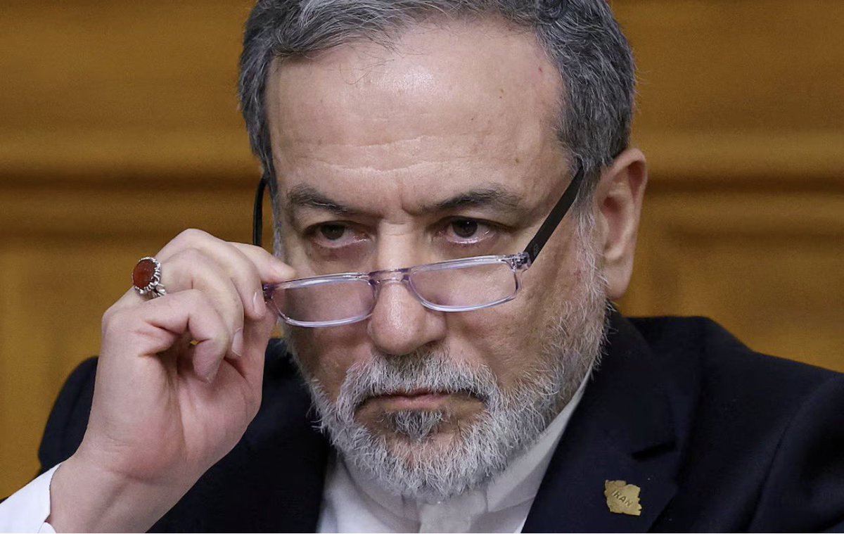 javerias's tweet photo. Abbas Araghchi is Iran's Foreign Minister, appointed in August 2024. He's a seasoned diplomat with over three decades of experience in international relations and nuclear negotiations.
Araghchi holds a bachelor's degree in international relations, a master's in political science, and a PhD in political science.