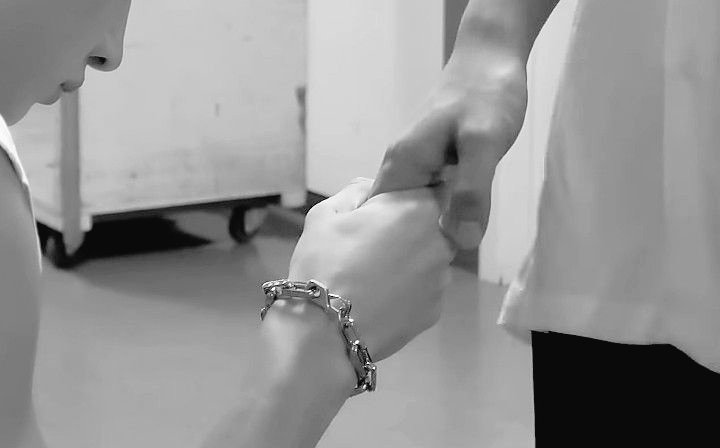 𝒗𝒂𝒍𝒌𝒚𝒓𝒊𝒆. tweet media