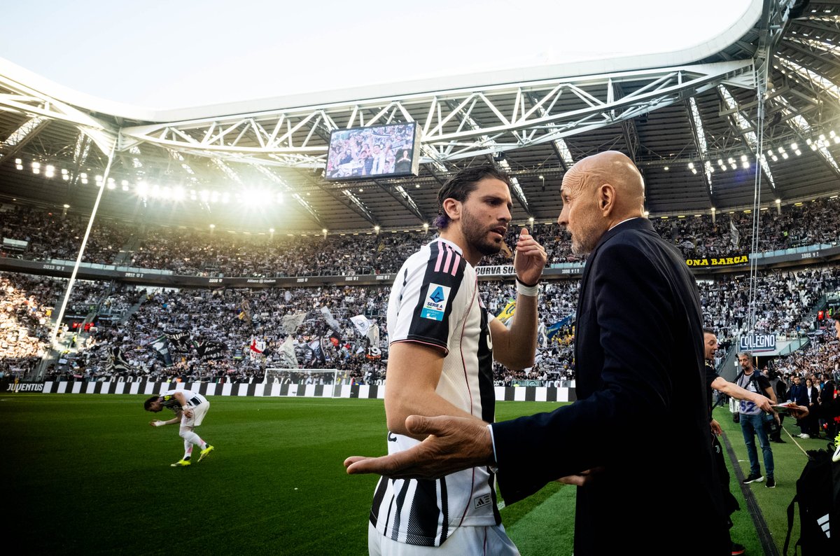 JuventusFC tweet media