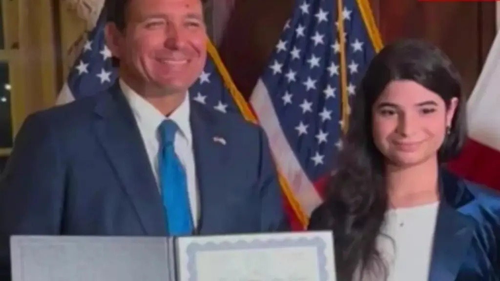 🚨Última hora: Joven venezolana ganó prestigiosa beca universitaria y fue recibida por Ron DeSantis. 

👏👏👏 🇻🇪🇺🇸