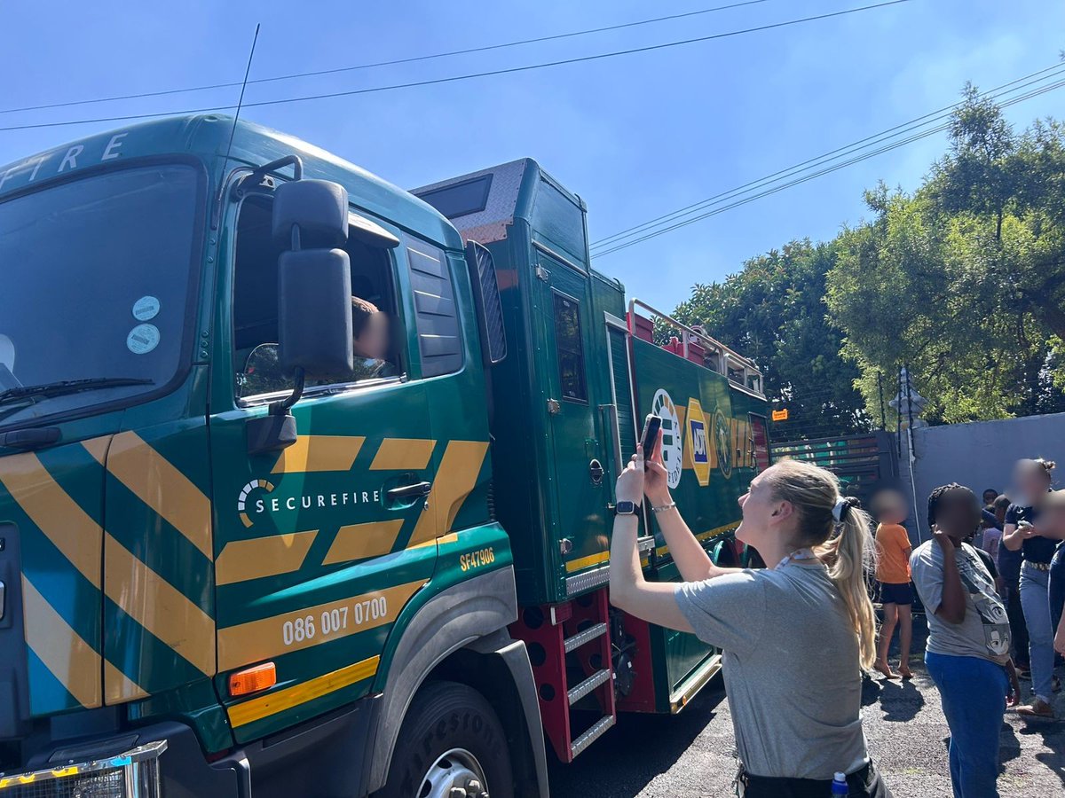 Fidelity_Secure's tweet image. Fidelity #SecureFire crew visited a school in Centurion, bringing a fire engine to teach learners about fire safety and emergency awareness.

The event allowed learners to meet firefighters, explore the fire engine, and learn how emergency teams operate.

#Centurion #FireSafety