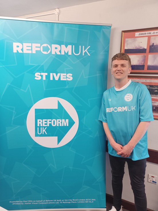 ReformDaily_'s tweet image. 🔷 Cllr Aaron Mays at the Reform St Ives branch meeting 🙌

Great energy &amp;amp; growing momentum - with strong backing from within the party

“This party is the future of Cornwall &amp;amp; of our great country!” 🇬🇧

#ReformUK #Cornwall #LocalPolitics [@AaronRedruth]