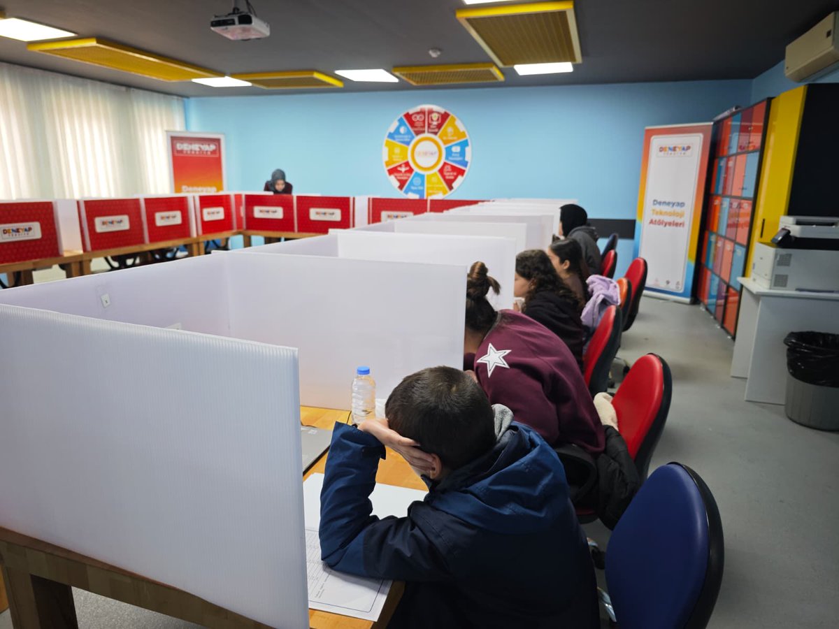 GSB_BeydagiGM's tweet photo. 🚀 Geleceği kodlayan gençler sahnede!

Deneyap Teknoloji Atölyeleri e-sınavları başladı.

#GeleceğinTeknolojiYıldızı adaylarına başarılar diliyoruz. 🌟

#GSBBeydagiGençlikMerkezi

@OA_BAK
@gencliksporbak https://t.co/Sxqg7L9enk