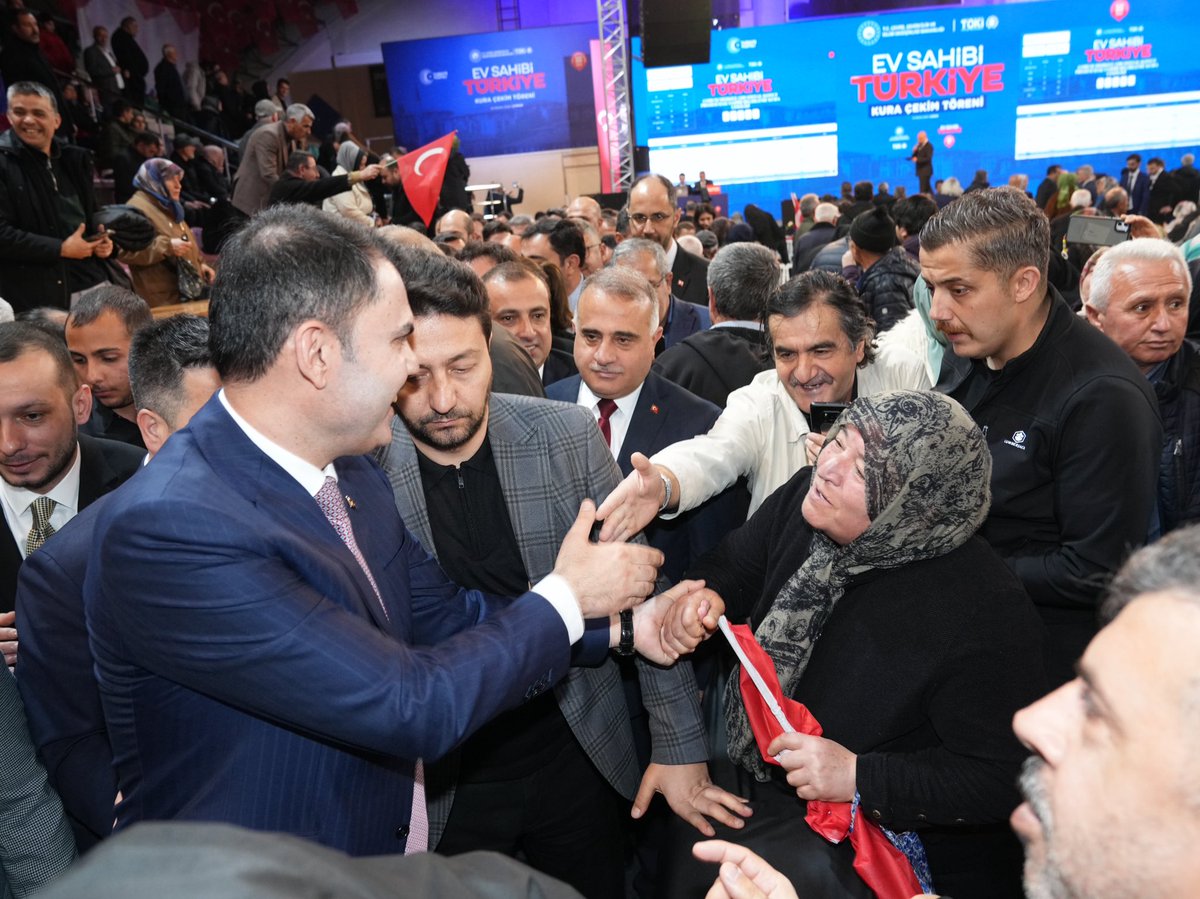Bugün Ev Sahibi Çorum✨

Çorum’da yeni yuvalar sahiplerini buldu.

Kurasını çektiğimiz 2️⃣.8️⃣6️⃣7️⃣ konutumuzla #EvSahibiTürkiye yolculuğunda yeni bir sayfa daha açtık.

Hak sahibi vatandaşlarımıza hayırlı, uğurlu olsun.

<a href="/Toki_Kurumsal/">TOKİ</a>