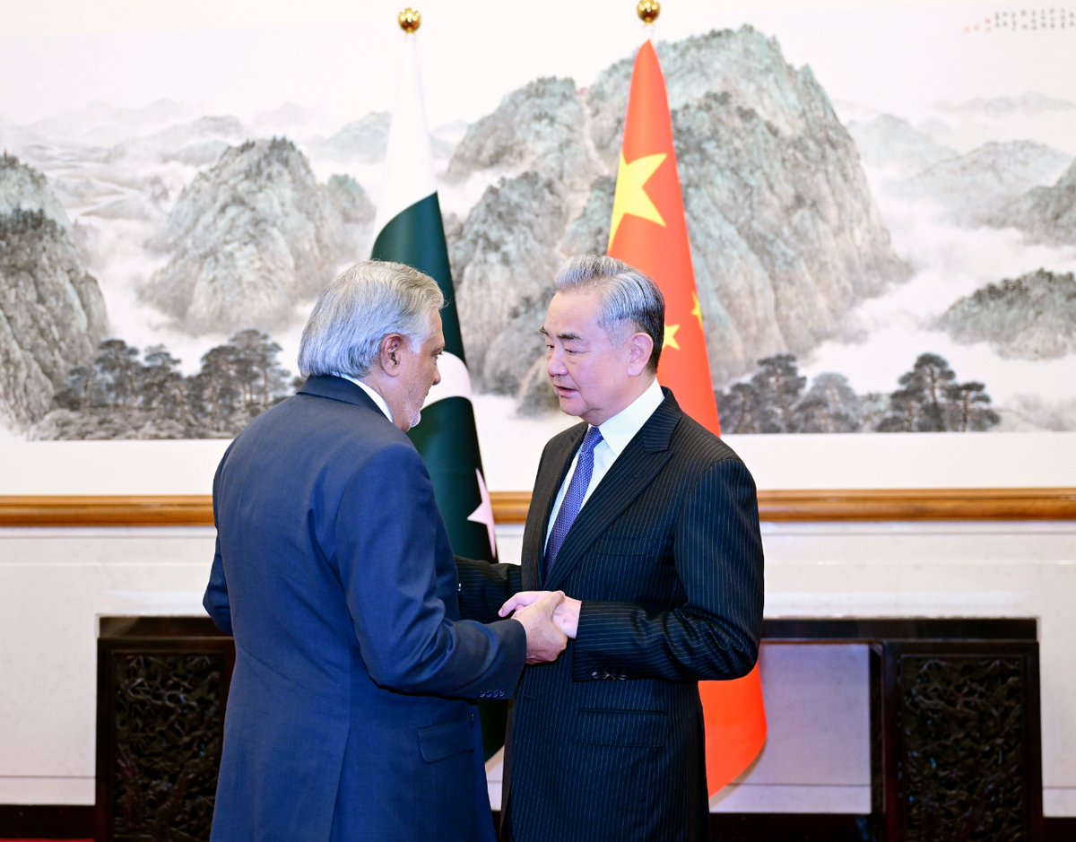 🇨🇳FM Wang Yi met with 🇵🇰Pakistani Deputy Prime Minister ＆ Foreign Minister Mohammad Ishaq Dar.
The two sides put forward a five-point initiative for restoring peace and stability in the Gulf and Middle East Region.