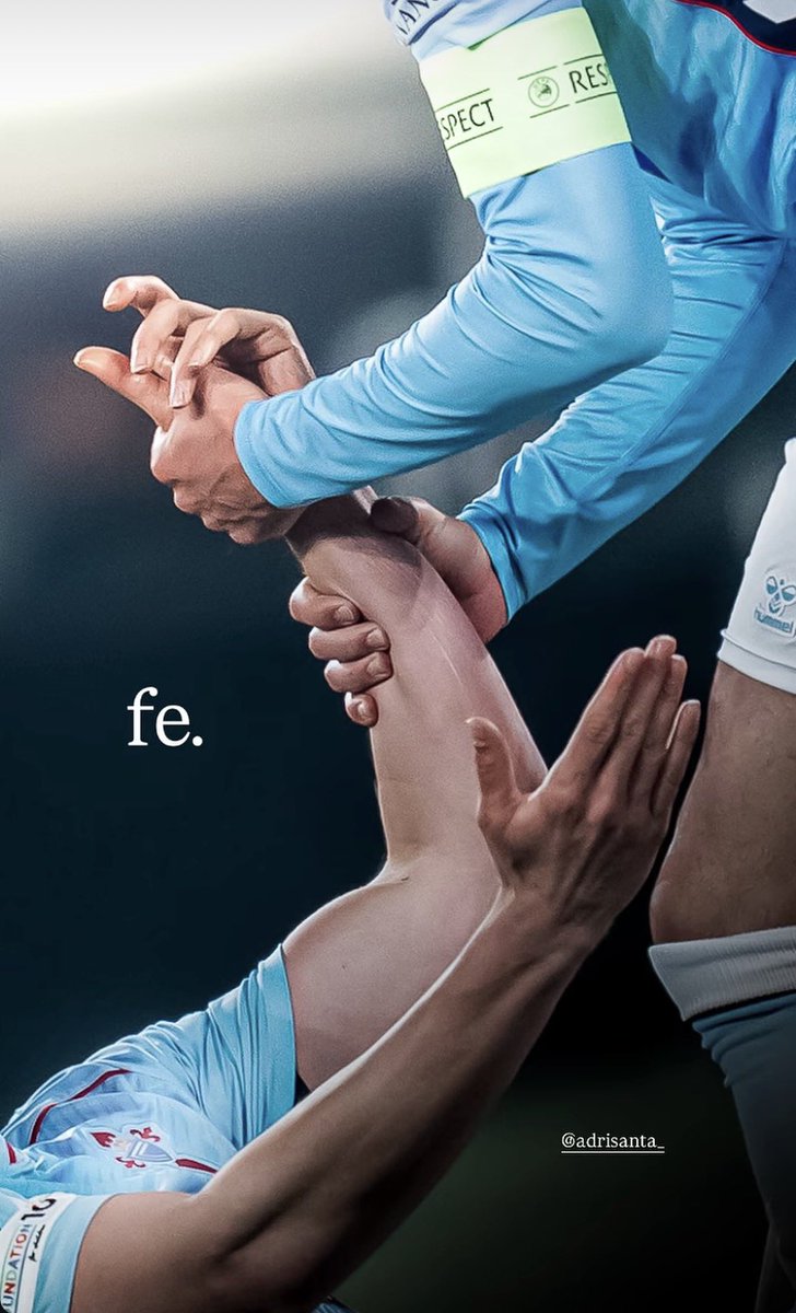 pablo_carba's tweet photo. Cuando Iago Aspas nos salvó de ahogarnos en el barro de la C, Fer López venía de cumplir 5 años. El Príncipe levanta al Principito anoche en el Europa-Park-Stadion de Freiburg. Es otro fotón de Adri Santa. Y es el mejor reflejo del celtismo hoy. https://t.co/333lDaiurW