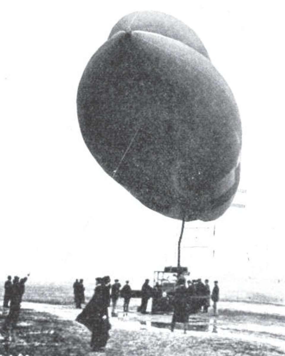 BNE_biblioteca's tweet photo. Hoy, en el Día Mundial de la Ciencia y la Tecnología, recordamos a Leonardo Torres Quevedo, ingeniero e inventor. Del telekino al dirigible semirrígido, sus avances llevaron la ciencia española a lo más alto. 🔬

Descubre más en Autores en la BNE.
🔗https://t.co/4i1LHhWFTO https://t.co/5rAqr4Twe3