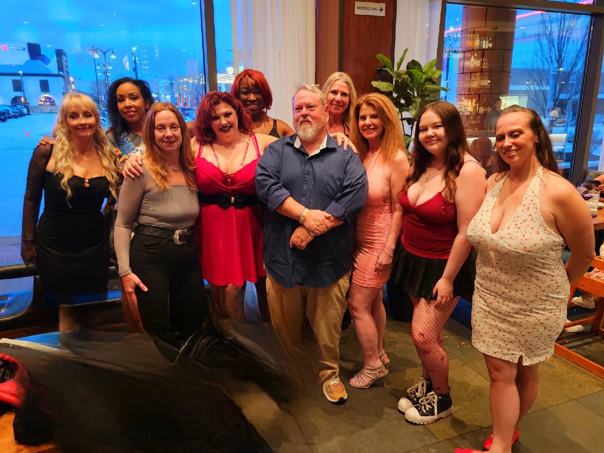 xxxhoneybutter's tweet image. Chicago Exxxotica kickoff!! See everybody at booth 825!