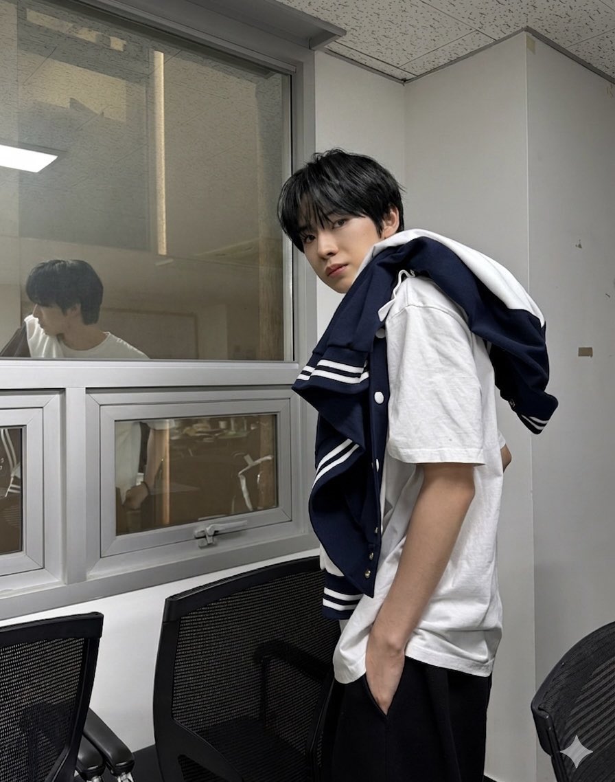 먼가 굳이 나서서 하는 성격도 아니고 조용하게 다니는 편인데 추종자쉑들 ㅈㄴ 잇을듯..
(ㅇㅇㅅ:전부 무시하는편)