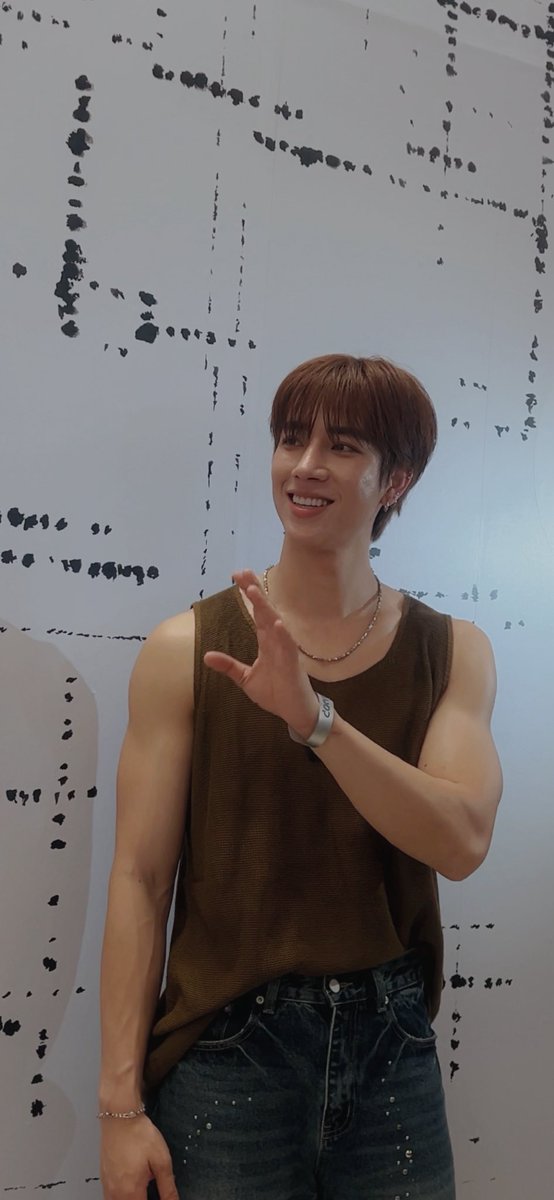 smilenoey's tweet photo. ลับยูเคิ้บ
@FThanatsarun
#frankthanatsaran
#ComponentClub
#SiamParagonSongkran2026 #FrankXSiamParagonSummerBeats2026 https://t.co/GD0NpH4CBw