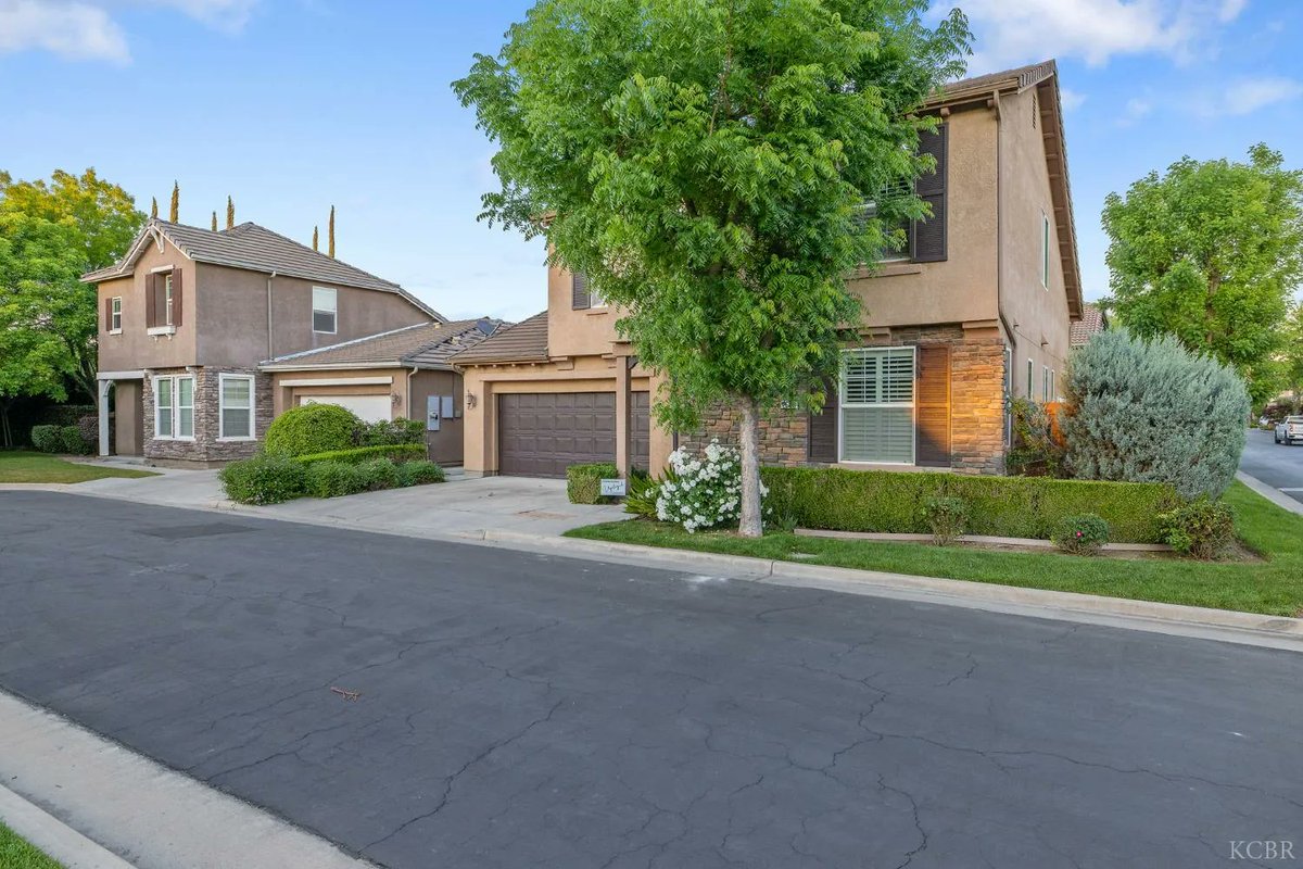 SusanKazarian's tweet photo. 1608 N Oliveto Court N, Visalia, CA, 93291
3 bed | 2.5 bath 1858 Sq. Ft.
Active | 440000
https://t.co/ajvpvuJ6Ti
Welcome to the highly desirable Mediterranean inspired gated community of Bella Sera in coveted NW Visalia. Comfort, style and low-maintenance living come together... https://t.co/0uSofJGLGC