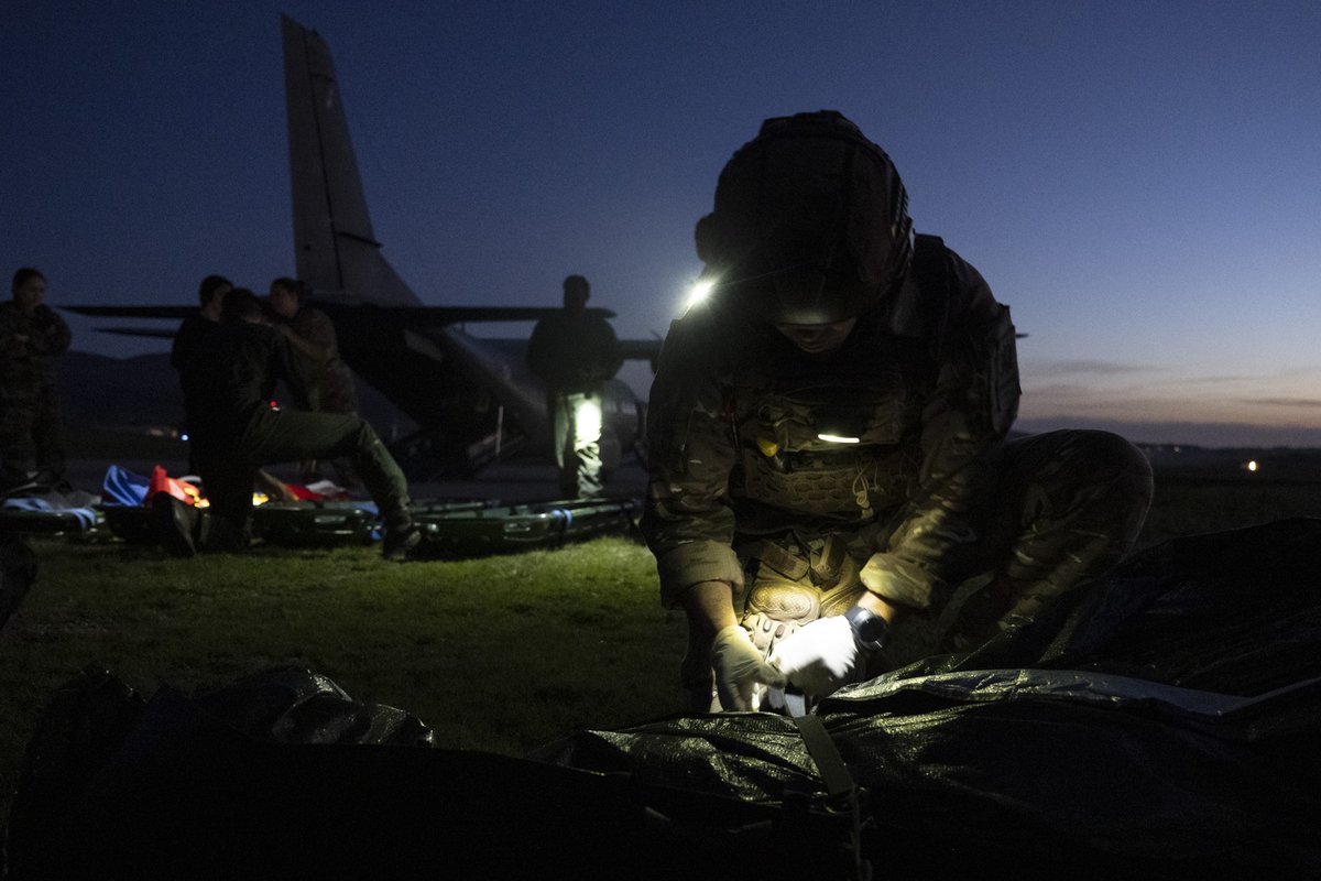Armee_de_lair's tweet image. Deux #Casa de l’ET 1/62 “Vercors” dans le ciel de Tarbes, la semaine passée, pour l’exercice “Hermès”. Objectif : entraîner les équipages sur l’ensemble du spectre des missions tactiques du Casa, en conditions de haute intensité. 
@armeedeTerre