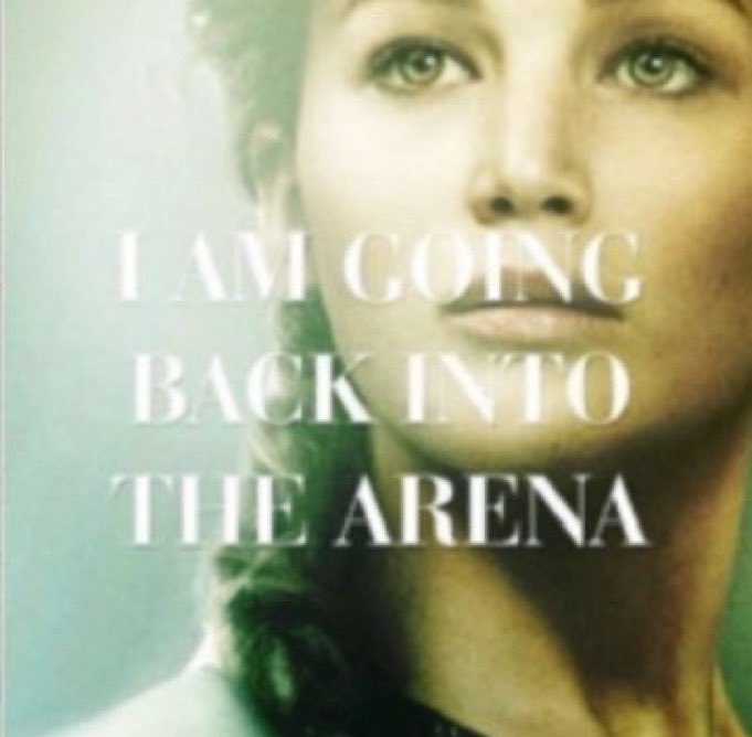 na fila do bts de novo ((pra conseguir o ingresso de juliana