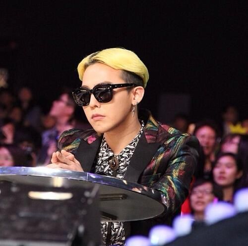 Likeforrus__'s tweet photo. @chrryblonde Your favorite,  just copying Gdragon as always.  mind you, Gdragon was also the first K-pop idol to wear sunglasses indoors. https://t.co/u2jgJtZmtE
