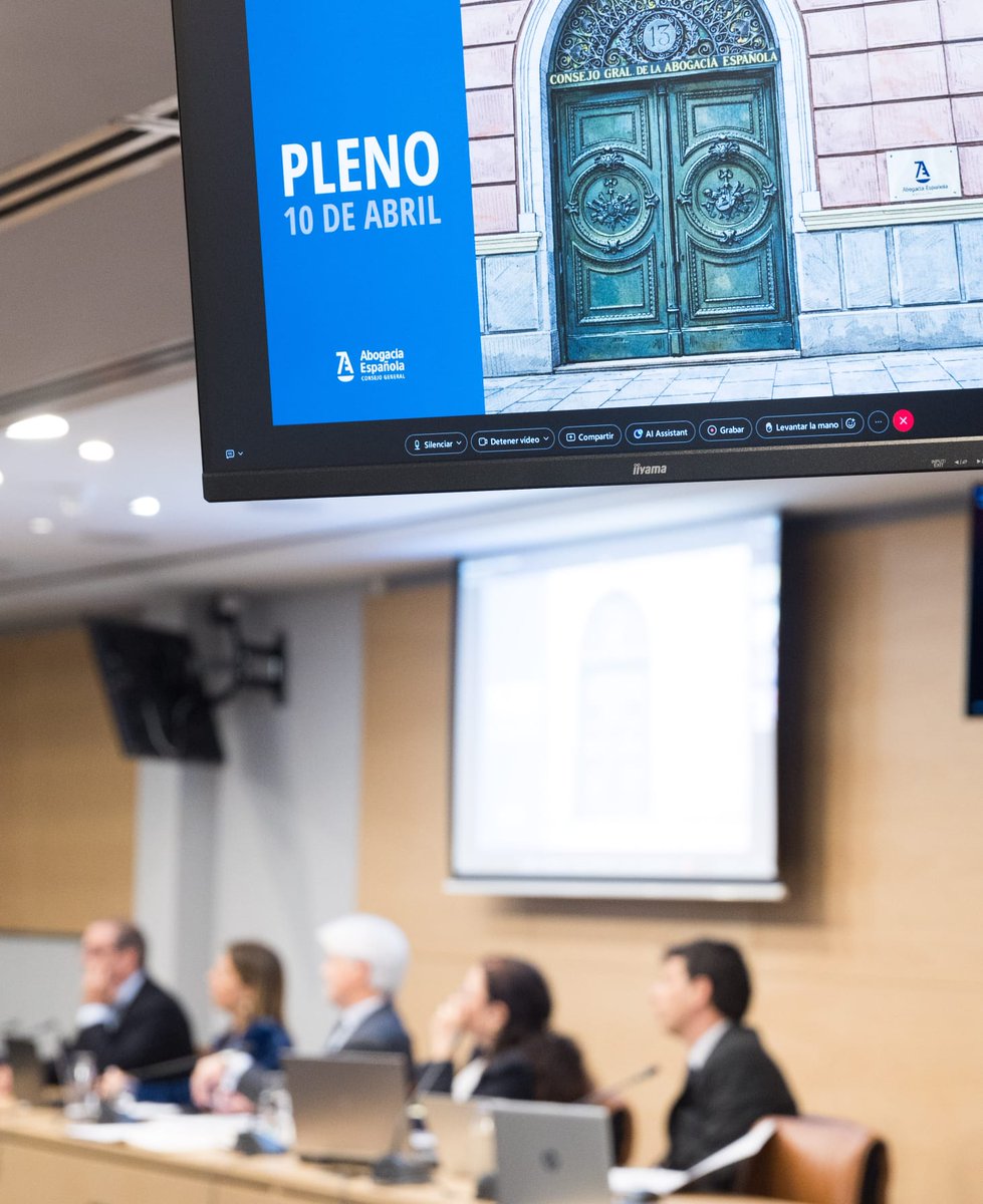 Abogacia_es's tweet photo. 📣La Abogacía Española advierte de los riesgos de usar la IA generativa en textos profesionales.

📰La circular interpretativa, aprobada en el pleno de hoy, regula la elaboración, firma y entrega de escritos jurídicos generados con esta herramienta. 

✖️Busca clarificar las obligaciones de los profesionales ante errores derivados del uso de estas herramientas.

https://t.co/XZjoI5hNSz