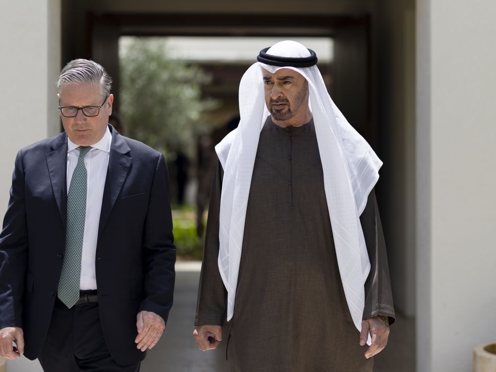 ukinuae's tweet image. Images from yesterday’s visit of UK PM @Keir_Starmer to the UAE
Received in Abu Dhabi by HH Sheikh @MohamedBinZayed &amp;amp; welcomed on arrival by senior UAE&amp;amp;UK representatives.
Reaffirming the strength of the UK–UAE partnership &amp;amp; our shared commitment to regional stability &amp;amp; security.