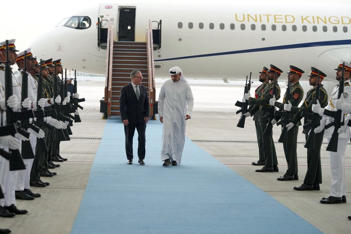 ukinuae's tweet image. Images from yesterday’s visit of UK PM @Keir_Starmer to the UAE
Received in Abu Dhabi by HH Sheikh @MohamedBinZayed &amp;amp; welcomed on arrival by senior UAE&amp;amp;UK representatives.
Reaffirming the strength of the UK–UAE partnership &amp;amp; our shared commitment to regional stability &amp;amp; security.