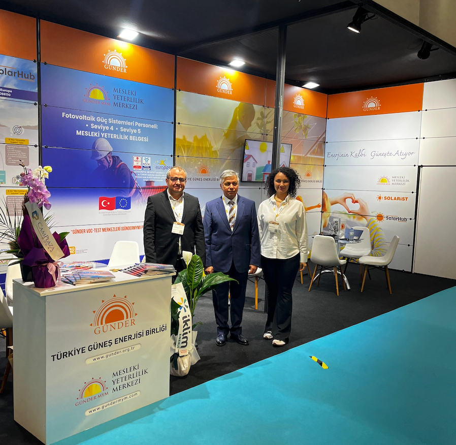 GunderSolar's tweet photo. SolarEX İstanbul 2026’yı geride bırakırken, bizler için son derece verimli ve ilham verici bir fuarı tamamlamanın mutluluğunu yaşıyoruz. ☀️
Katılım sağlayan, katkı sunan ve bizimle bu enerjiyi paylaşan herkese içten teşekkürlerimizle. 💐 @SolarEXIst @GunderSolar @gundermym https://t.co/f3x2ZtNSY6