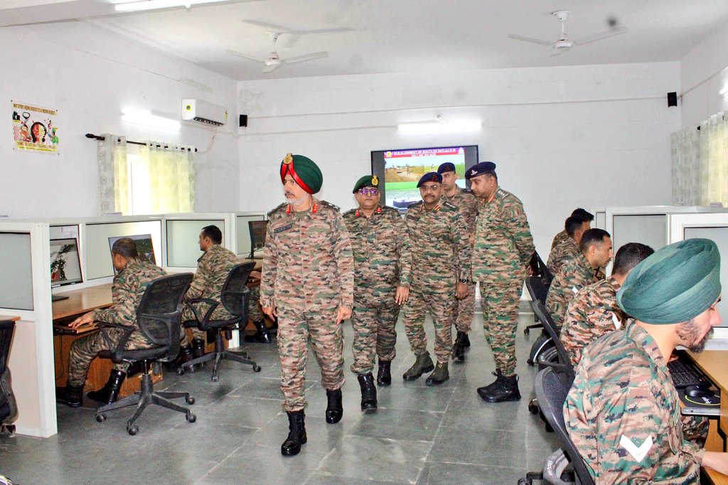 PRODefDehradun's tweet image. Maj Gen MPS Gill, VSM, GOC Uttarakhand Sub Area, visited 501 Field Survey Engineering Group (FSEG). 
He was briefed on specialised geospatial tasks and advanced #survey technologies enhancing #battlefield transparency. 
The GOC reviewed mapping &amp;amp; printing initiatives and