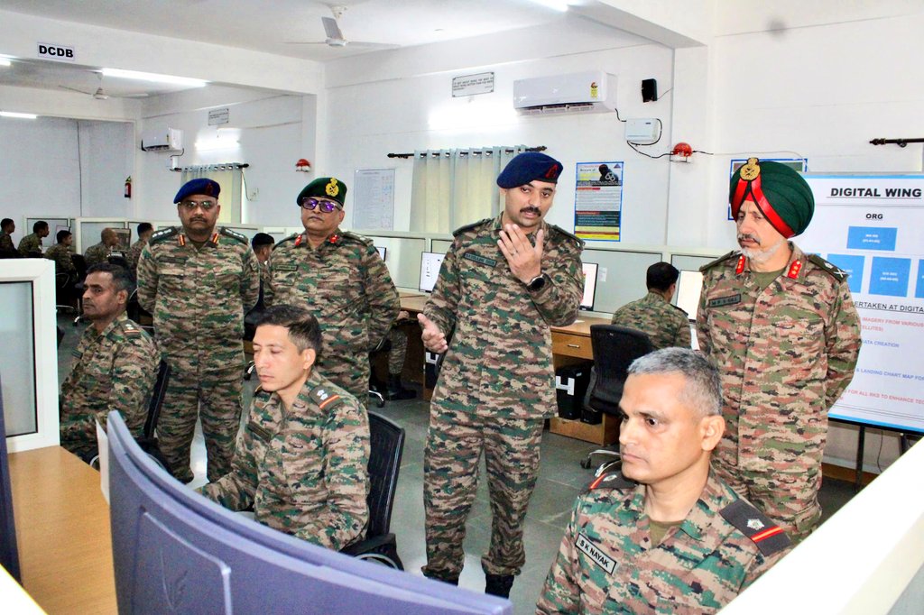 PRODefDehradun's tweet image. Maj Gen MPS Gill, VSM, GOC Uttarakhand Sub Area, visited 501 Field Survey Engineering Group (FSEG). 
He was briefed on specialised geospatial tasks and advanced #survey technologies enhancing #battlefield transparency. 
The GOC reviewed mapping &amp;amp; printing initiatives and