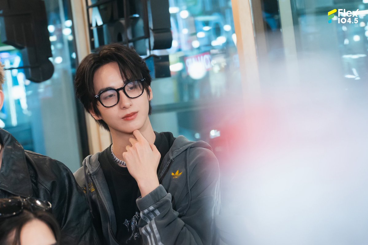 Flex_Connect's tweet image. เก็บตกควันหลงความป่วน เมื่อวานนี้สตูฯ Flex Talk เกือบขิต เพราะความซนระดับ Max ของหนุ่ม ๆ 𝐀𝐓𝐋𝐀𝐒 🤣
ขอบคุณ 6 หนุ่มที่พกพลังงานบวกและเบื้องหลังเพลง "MOVE YA BODY" มาแชร์แบบไม่มีกั๊ก ใครที่ยังมูฟออนจากความน่ารักเมื่อวานไม่ได้ มาส่องรูปเซ็ตนี้วนไปได้เลย

ดูรูปเสร็จแล้ว