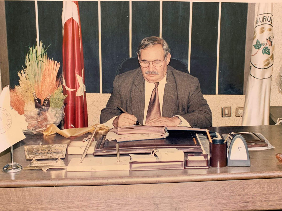 Herkes dürüstlükten ve haktan bahseder ancak sen bunların vücut bulmuş haliydin. 
Suruç halkına su getirmek için toprağını satan başkan olarak anılacaksın hep.  
Mekanın cennet olsun dedem,senin hayatına yaşayarak şahit olmak hem çok acı hem de onur vericiydi. 
Sevgiyle, saygıyla