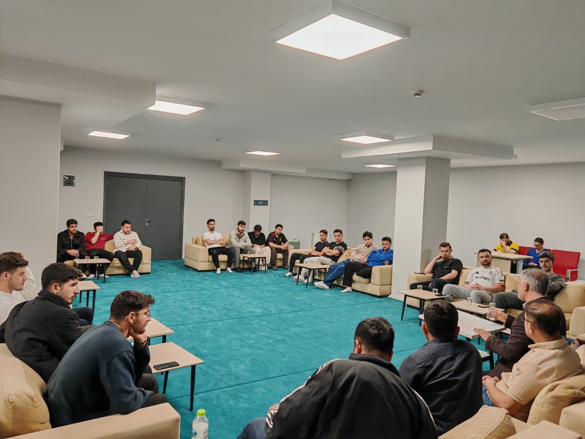 bartindgenclik's tweet photo. GSB Mehmet Rıfat Efendi Erkek Öğrenci Yurdu Manevi Rehberlik Salonunda Bartın Üniversitesi İlahiyat Fakültesi Öğr. Görevlisi Dr. İbrahim Gedik hocamızın konuk olduğu "Gençlerle Hasbihal" programımızda "Allah Yolunda Mücadele ve Bu Yolda Bir Ömür" sürmenin inceliklerini konuştuk. https://t.co/CzL0sTxgep