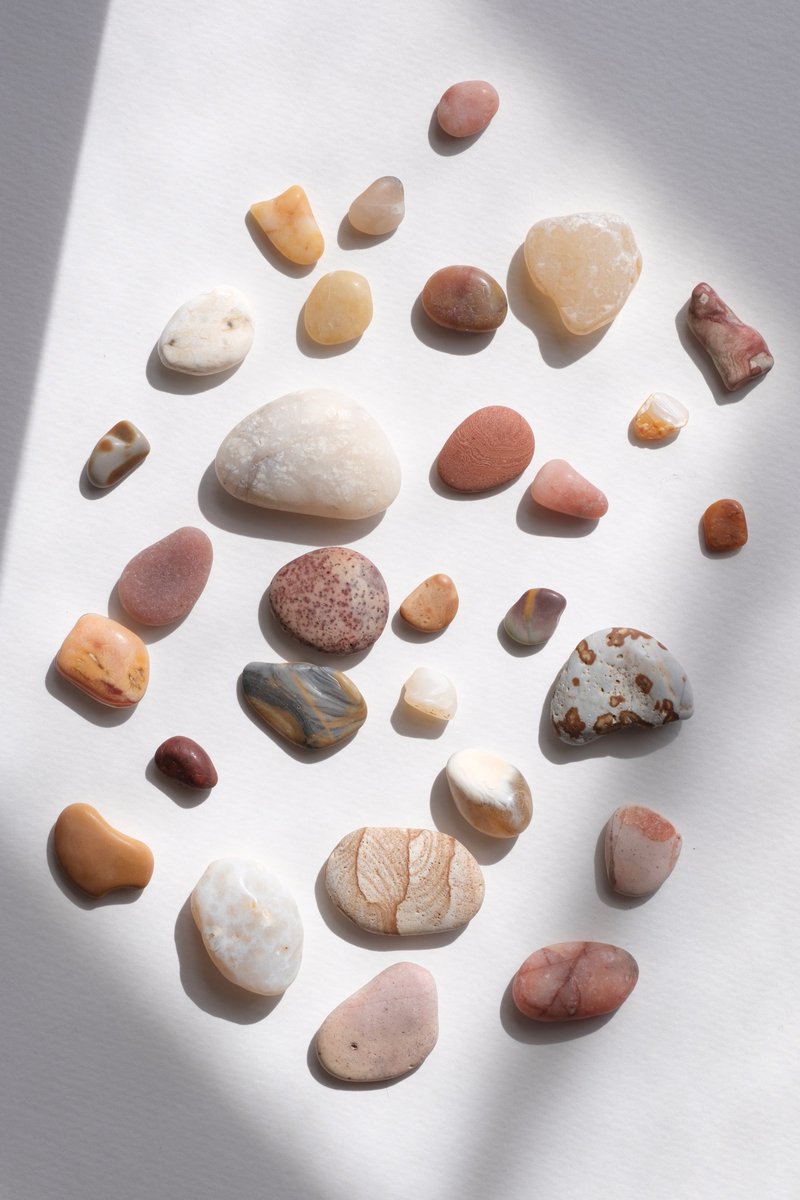 石の人 tweet media