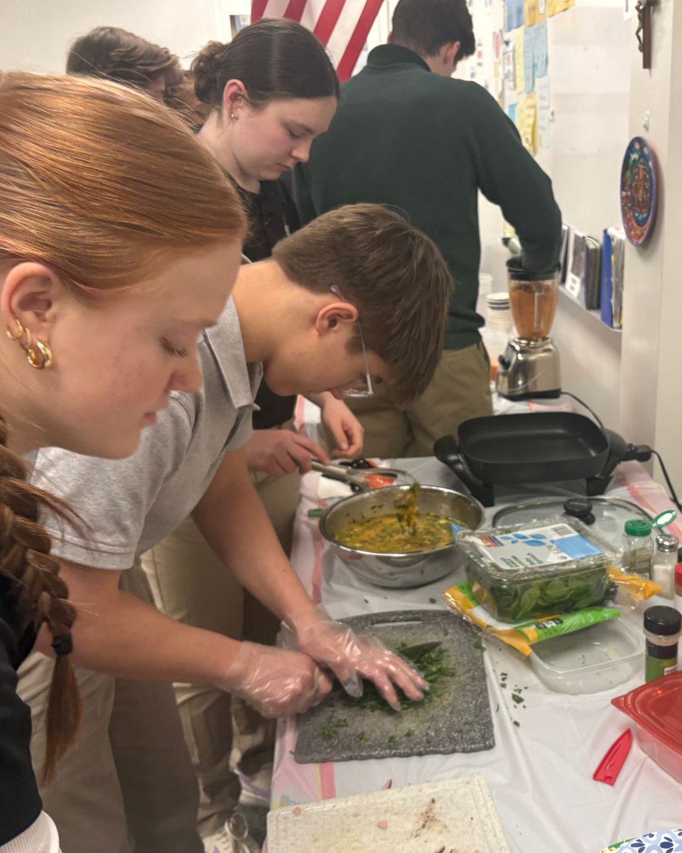 stvmirish's tweet image. Spanish Honors brought learning to life! 🇵🇪🍳

After their Peru unit, students made a Peruvian breakfast—spinach omelets &amp;amp; smoothies 🌿🥤 A flavorful classroom experience! ✨
#STVM #STVMFamily #IrishPride #StudentLife #ExperientialLearning #SpanishHonors
