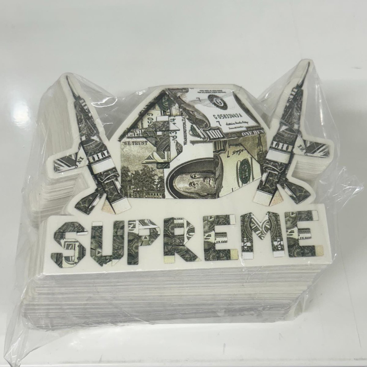 Supreme Drops tweet media