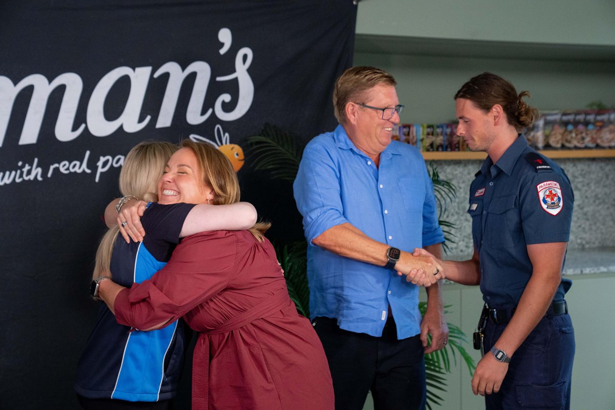 AmbulanceVic's tweet photo. Carolyn Creswell doesn’t remember the night she choked on a piece of steak in late 2024, but she knows husband Pete and other bystanders helped save her life when they jumped into action while Ambulance Victoria (AV) paramedics were on their way.

MORE: https://t.co/ge8zD90OKE https://t.co/a45geEYkWV