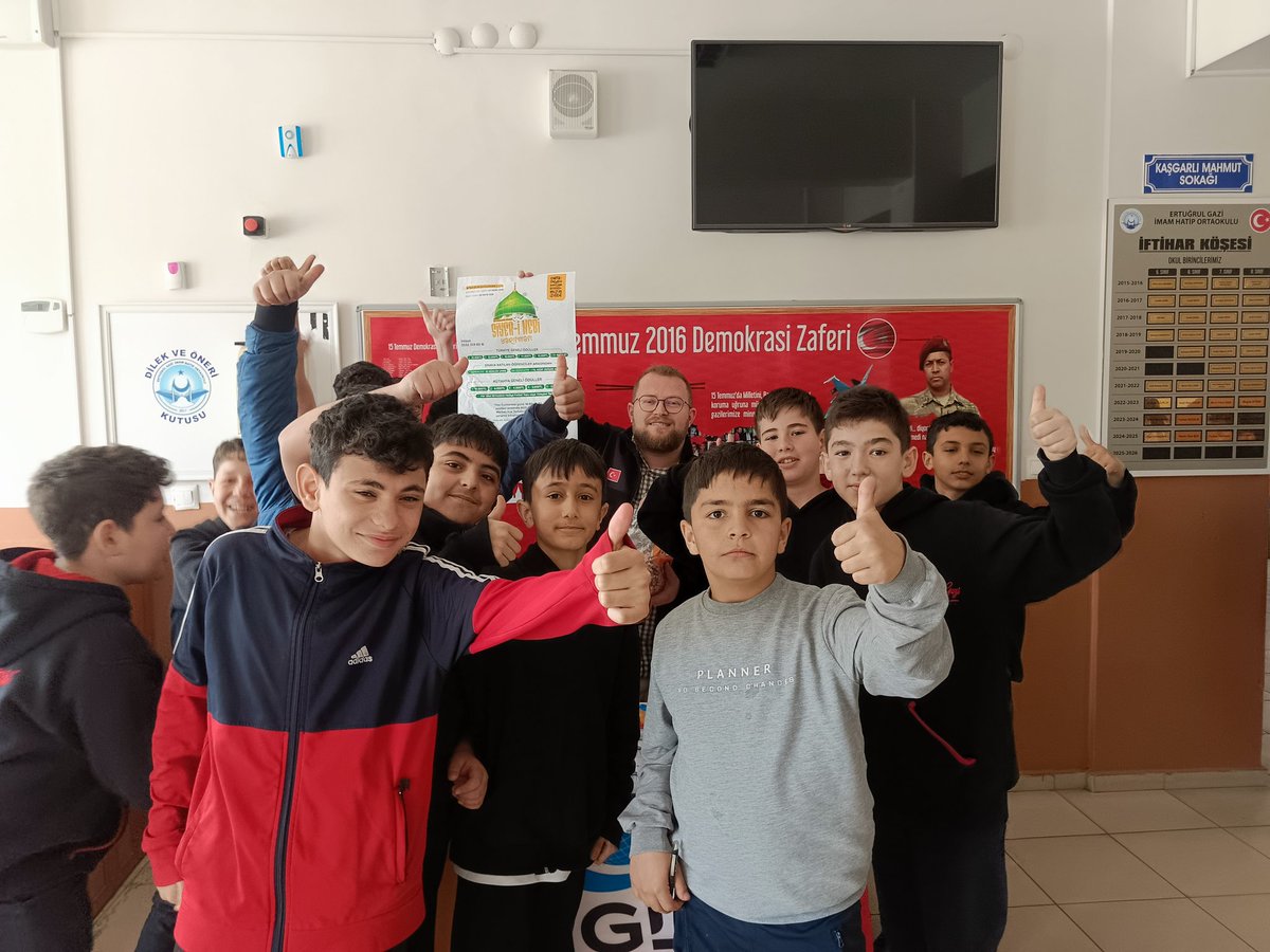 🚩 Stant Çalışması

Ortaokullar düzeyi Siyer-i Nebi Yarışmamız için Ertuğrul Gazi İmam Hatip Ortaokulunda kayıt stantımızı açtık.