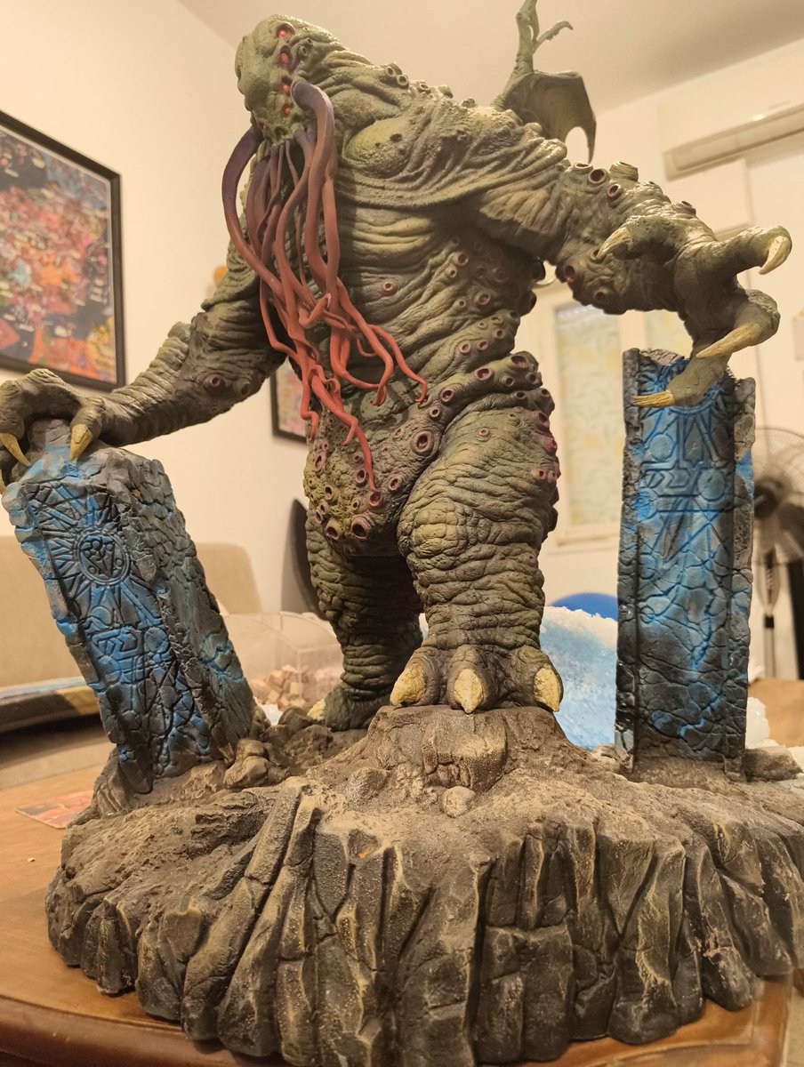 Kukia_Ch's tweet photo. It took me a year, and some very terrified attempts at sculpting waves and sea in resin, but I finally finished the 40 cm "miniature" of cthulu from death may die.
I feel very strongly about this. I've never painted something so big. https://t.co/guHMhQ63rc