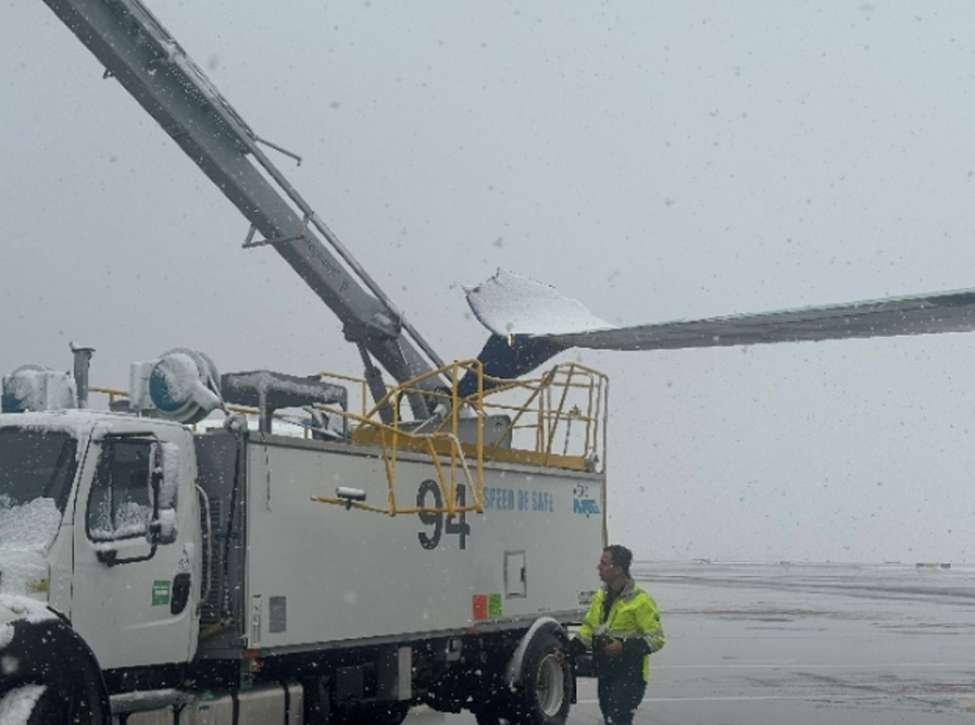 aviationbrk's tweet image. NTSB report says that a United Airlines Boeing 737-800 collided with two de-icing trucks at Denver after the jet started taxiing prematurely, its crew having apparently believed de-icing was complete.

The aircraft was preparing for a service to Nashville on 6 March when the