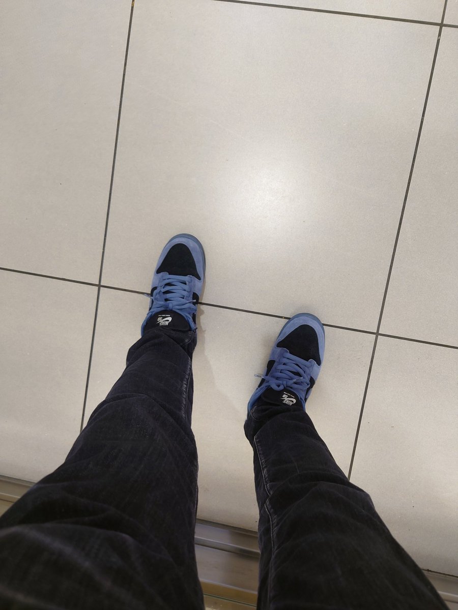 昼行灯♪ tweet media