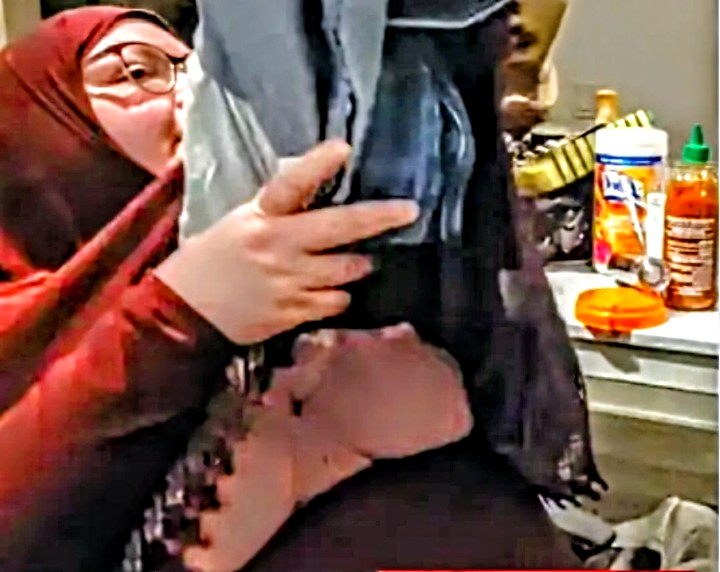 TheOnlyYupYup's tweet image. Did you take that long excursion yesterday to avoid animal welfare or your property management, #foodiebeauty? 

#gorlworld #lolcow