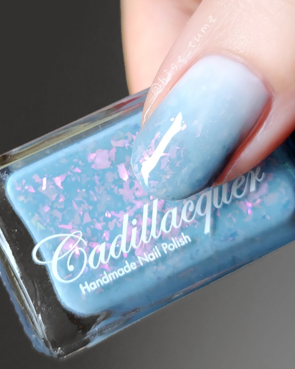 hise_tume's tweet photo. 今の時期に塗りたかった、桜のネイル🌸

💙🌸水色+ピンクフレーク
You Don’t Feel The Air Flexing? / Cadillacquer
☁白
CREAMY CREAM / Ringo nail polish
#セルフネイル https://t.co/UjCkMVSKaq