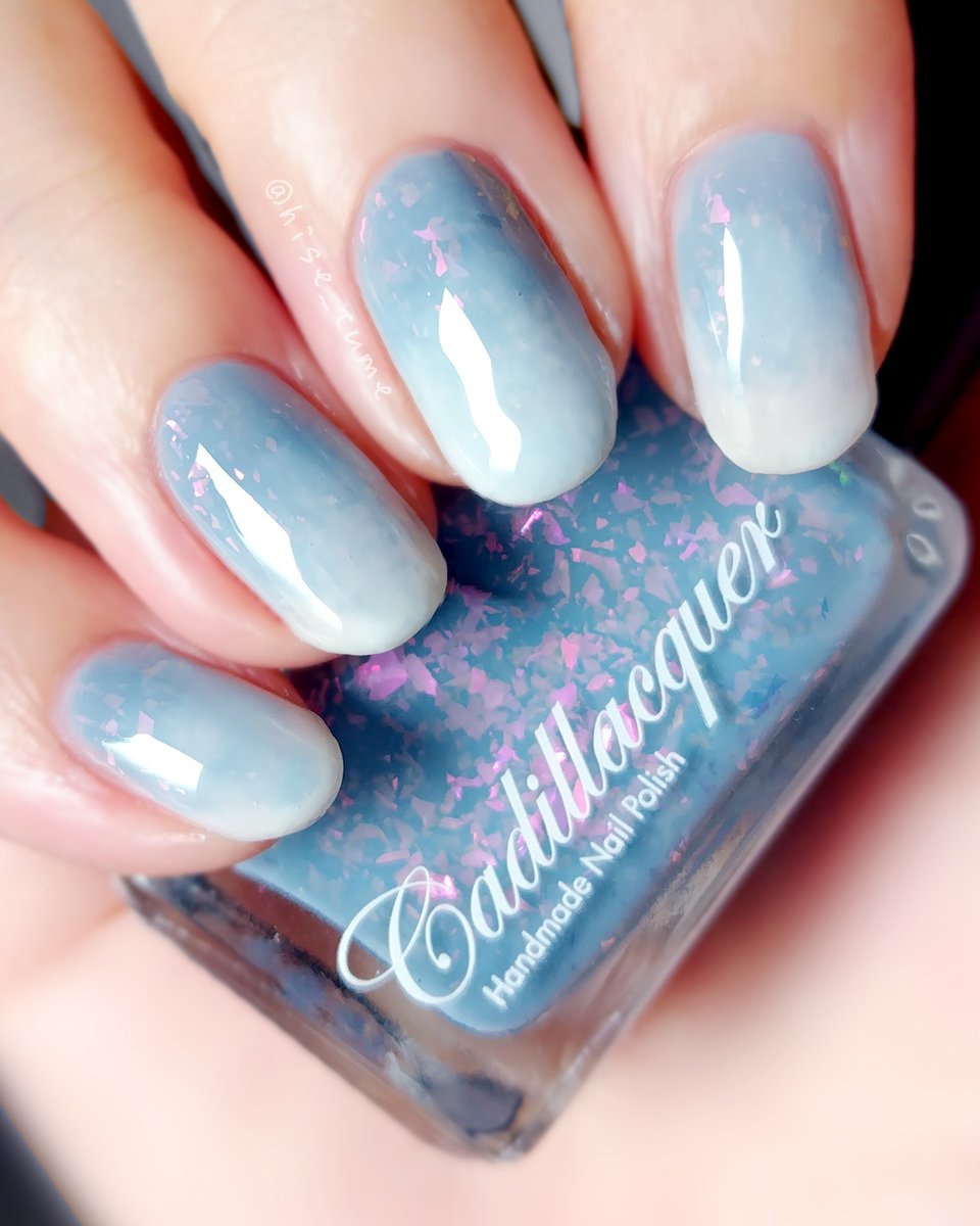 hise_tume's tweet photo. 今の時期に塗りたかった、桜のネイル🌸

💙🌸水色+ピンクフレーク
You Don’t Feel The Air Flexing? / Cadillacquer
☁白
CREAMY CREAM / Ringo nail polish
#セルフネイル https://t.co/UjCkMVSKaq