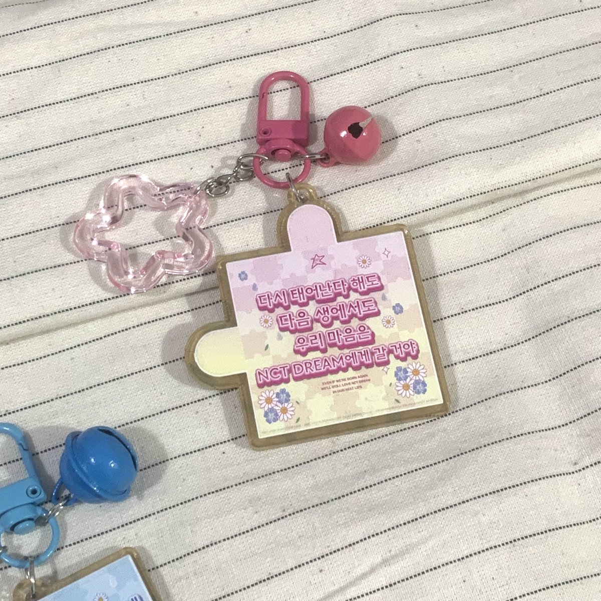 Freebies keychain banner TDS 4

how to claim:
ᡣ𐭩 RT n Like
ᡣ𐭩 CO today (7.07 pm) at 🍊
ᡣ𐭩 Max satu kali CO
ᡣ𐭩 Random ver (gabisa milih)
ᡣ𐭩 set 2100 (no rf)
ᡣ𐭩 SUPER LIMITED