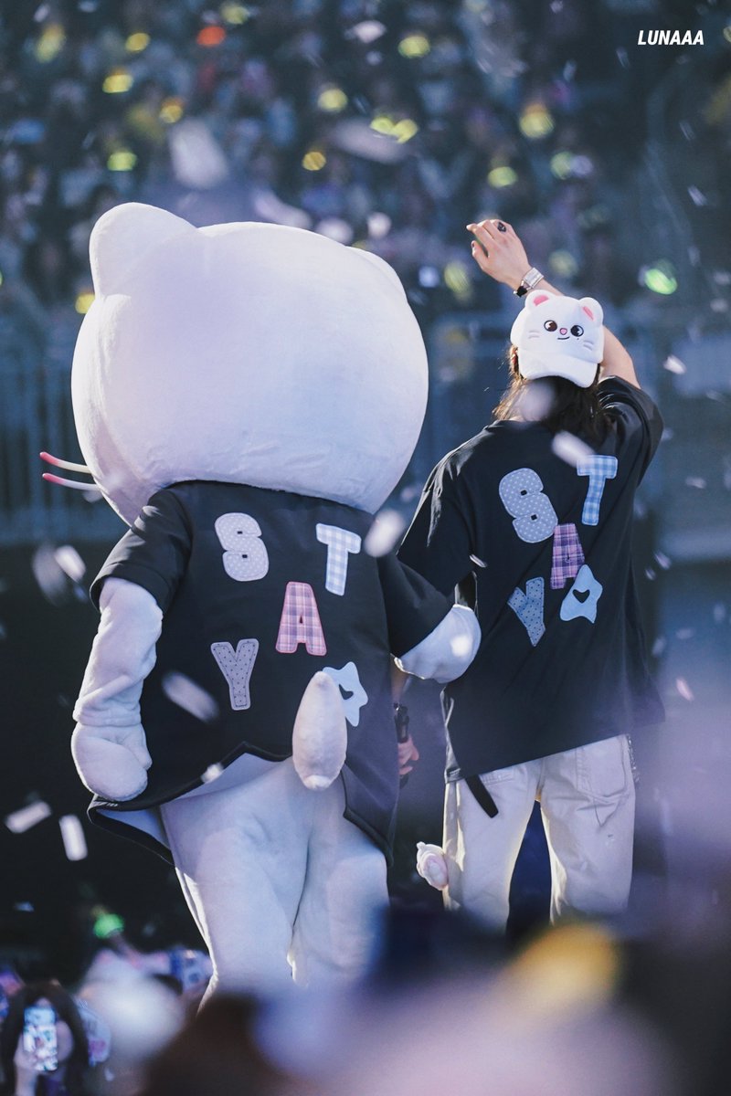 LUNAAA💜💛💚 tweet media