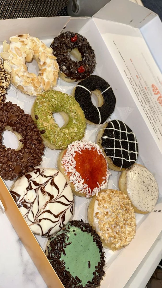 Iyang April tweet media