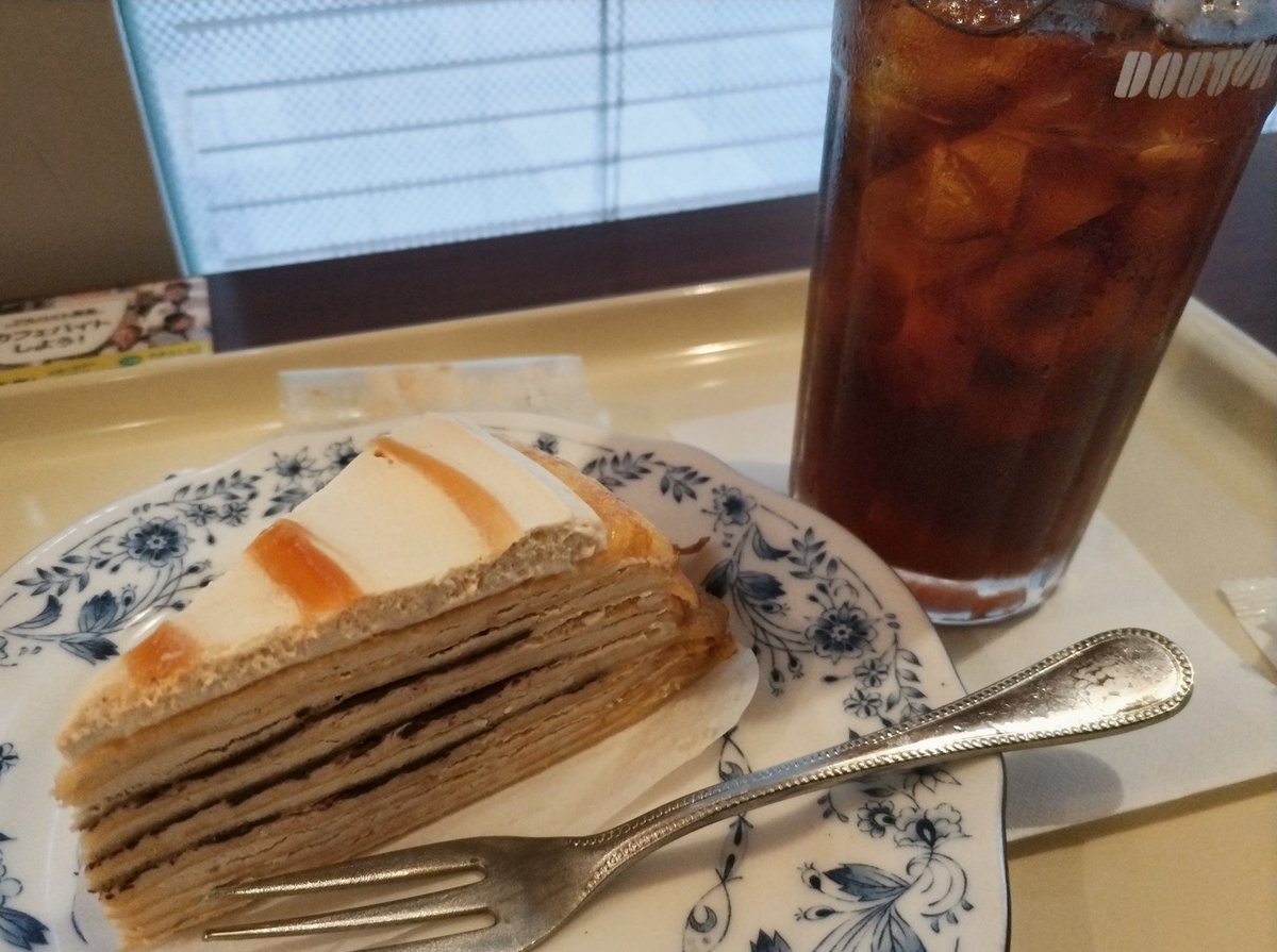peroride's tweet photo. 金曜日、やっと週末だ、、、
ご褒美に、黒糖チョコミルグレープ&amp;奮発してアイスオハナなるコーヒーを注入中😋 https://t.co/noPi6SdUBO