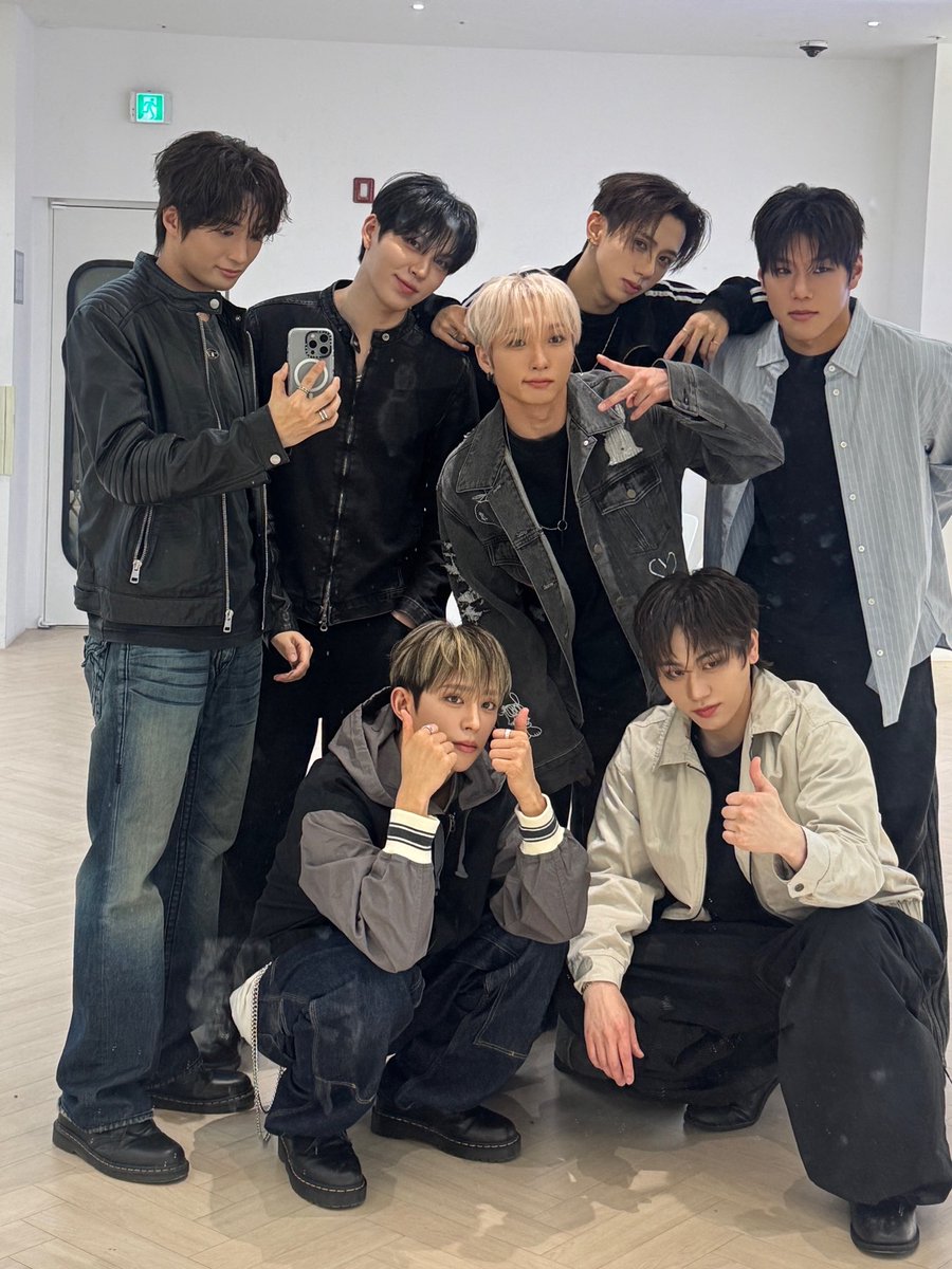 [⚫Youtube Live] 오랜만에 이야기 좀 하자👋

COMING SOON!
오늘 저녁 7시 🖤

#다크비 #DKB