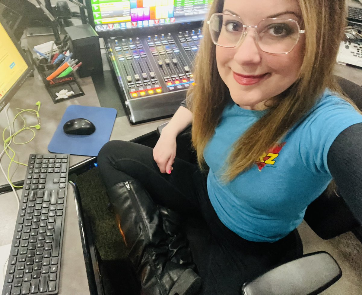 98.5 KRZ tweet media